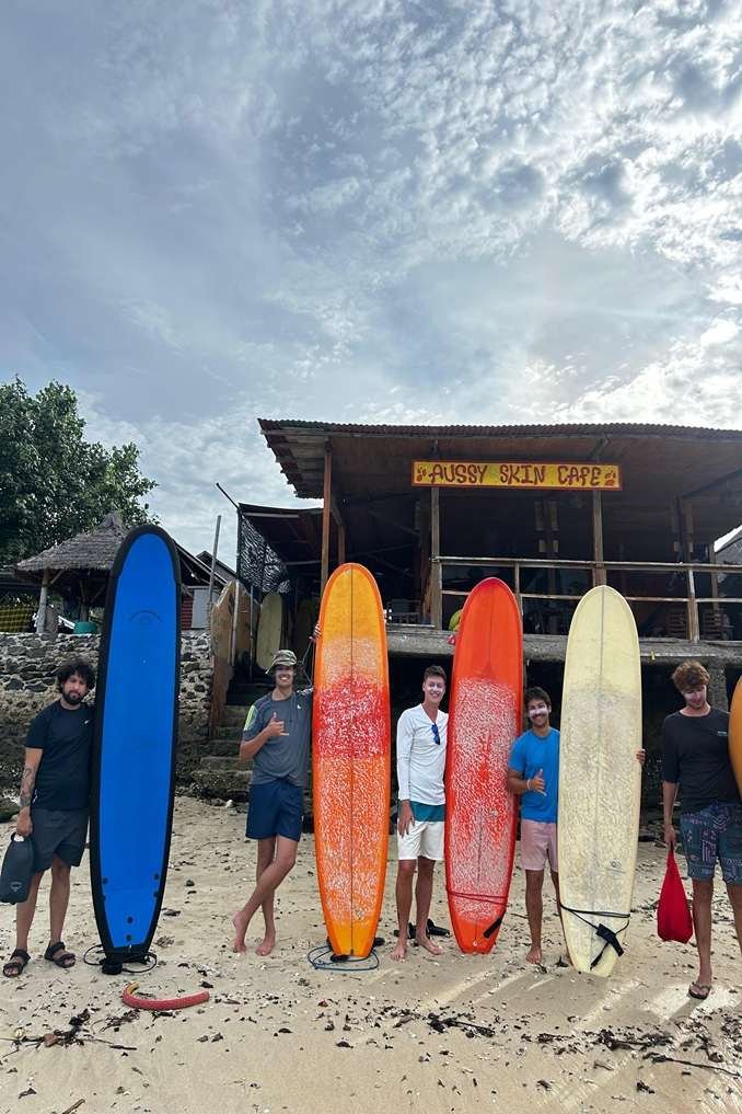 Aussy surf lombok