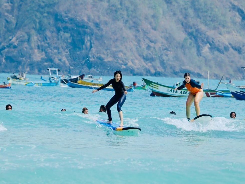 surf lessons kuta
